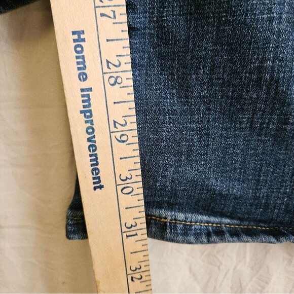 Levi's Jeans Women's 14 (33x31) Classic Bootcut Mid Rise Medium Wash EUC - Picture 4 of 9